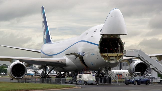 boeing_747_8f_freighter_nose_opened (1)